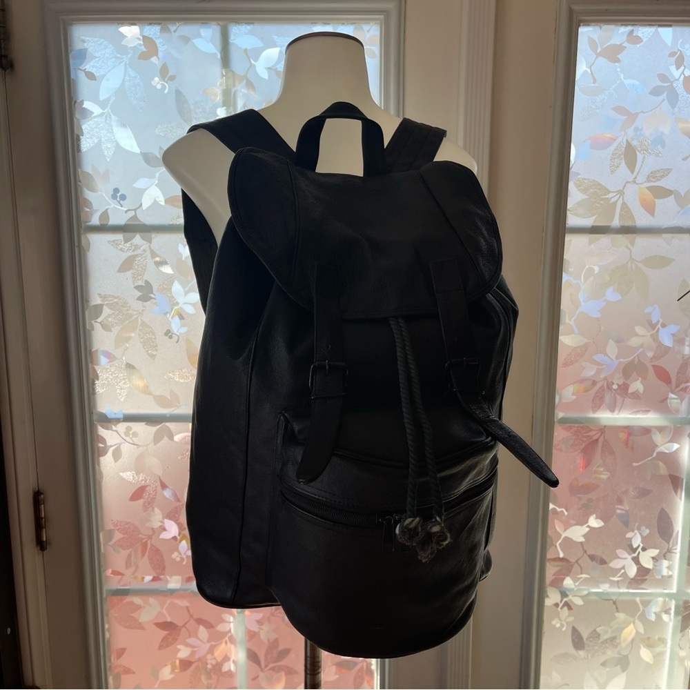 Stylish Black Leather Medium Backpack - Picture 7 of 16